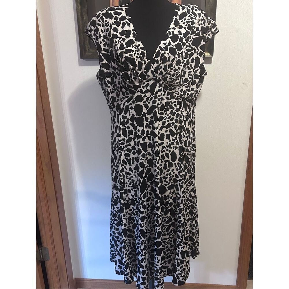 Evan Picone Black Label Size16 Animal Print V-Neck Flowy Dress Cap Sleeve NEW
